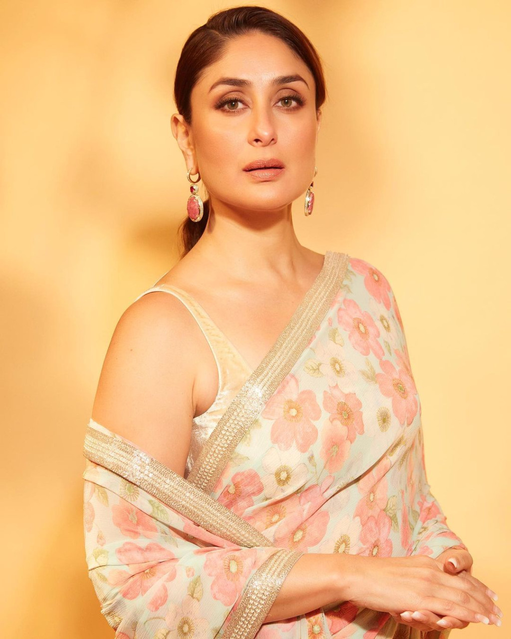 Kareena Kapoor Khan Swears By Khichdi, Ghee, 6 PM Dinners in Her ‘Same Same But Fit’ Routine