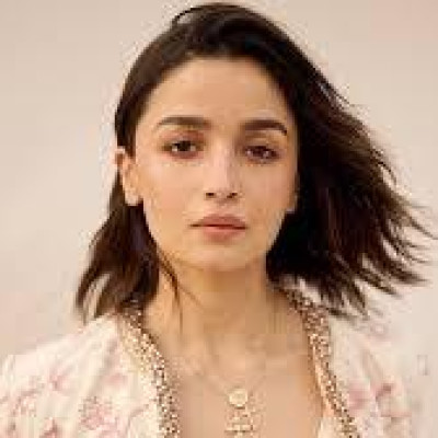 Alia Bhatt's Guide to Ice Water Facials & Foundation-Free Makeup | Beauty Secrets | Vogue